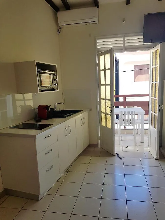 Studio Elegant A Baie Mahault De 19 M² Avec Balcon Et Parking Apartment